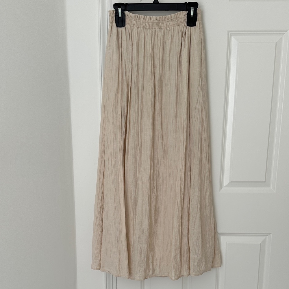 Abercrombie & Fitch Beige Crinkle Maxi Skirt - Picture 2 of 9